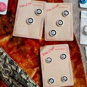 True Craft Buttons OLD Buttons - 3 Vintage CARDS 9 Buttons